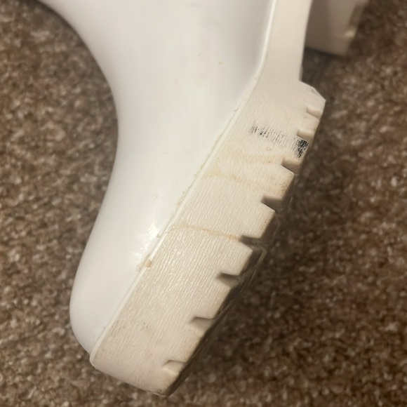 🍄 White Chelsea Boots - Picture 6 of 10